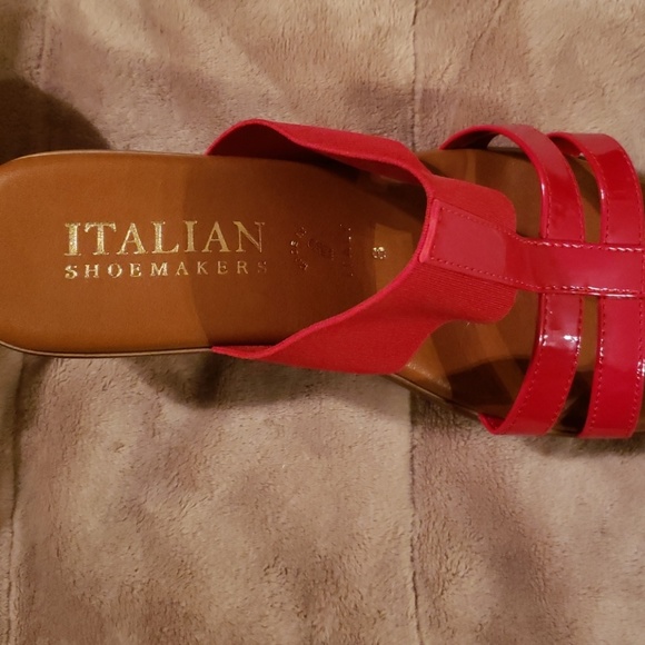 Italian Shoemakers Size 8 Red Slip on Sandal - Picture 3 of 5